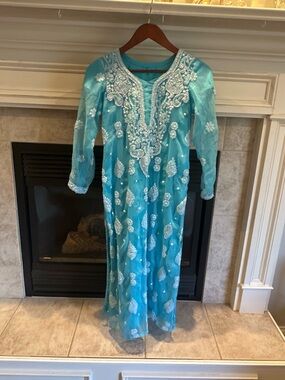 Traditional Indian Kameez / Kurti /Kurta overdress in blue, white embroidery